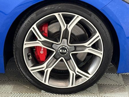 2018-Kia-Stinger-33-V6-GT_4