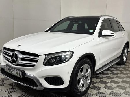 2017-Mercedes-Benz-GLC-220d_0