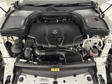 2017-Mercedes-Benz-GLC-220d_13