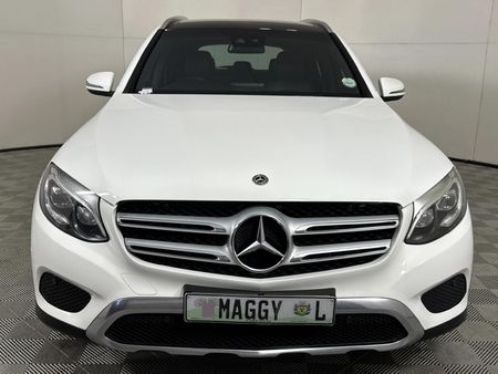 2017-Mercedes-Benz-GLC-220d_15