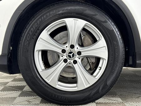 2017-Mercedes-Benz-GLC-220d_4