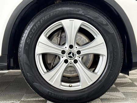 2017-Mercedes-Benz-GLC-220d_5