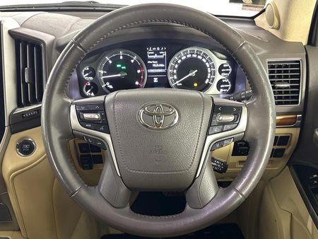 2017-Toyota-Land-Cruiser-200-45-D-V8-VX-R-Auto_12