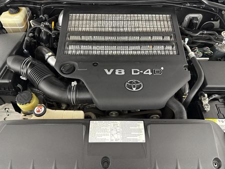 2017-Toyota-Land-Cruiser-200-45-D-V8-VX-R-Auto_13