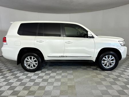 2017-Toyota-Land-Cruiser-200-45-D-V8-VX-R-Auto_17