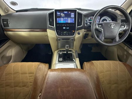 2017-Toyota-Land-Cruiser-200-45-D-V8-VX-R-Auto_1