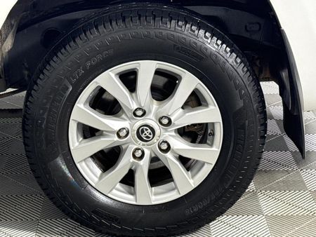 2017-Toyota-Land-Cruiser-200-45-D-V8-VX-R-Auto_6
