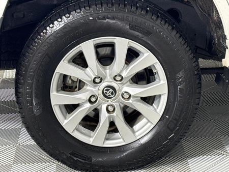 2017-Toyota-Land-Cruiser-200-45-D-V8-VX-R-Auto_7