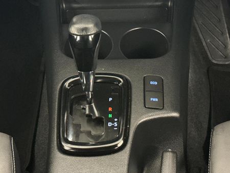 2022-Toyota-Hilux-28-GD-6-Raised-Body-Legend-4x4-Auto-Double-Cab_9