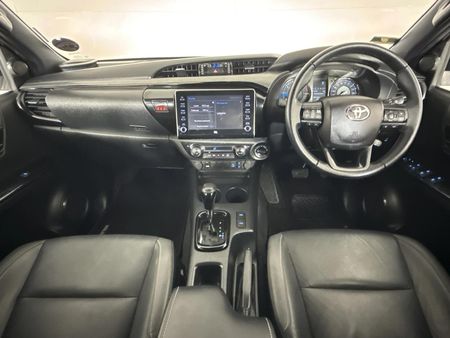 2022-Toyota-Hilux-28-GD-6-Raised-Body-Legend-4x4-Auto-Double-Cab_1