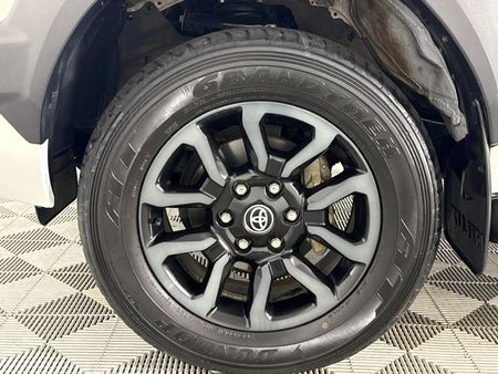2022-Toyota-Hilux-28-GD-6-Raised-Body-Legend-4x4-Auto-Double-Cab_4