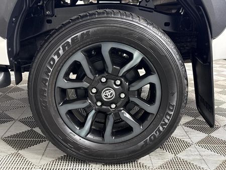 2022-Toyota-Hilux-28-GD-6-Raised-Body-Legend-4x4-Auto-Double-Cab_7