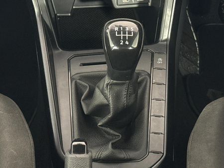 2025-Volkswagen-Polo-10-TSI_9