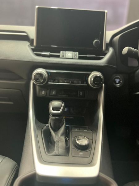 2025-Toyota-RAV4-25-VX-Hybrid-CVT-E-Four_9