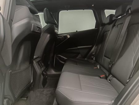 2024-BMW-X3-30e-xDrive-M-Sport_10