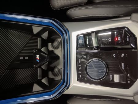 2024-BMW-X3-30e-xDrive-M-Sport_12