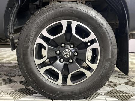 2022-Toyota-Hilux-24-GD-6-Raised-Body-Raider-Auto-Extended-Cab_4