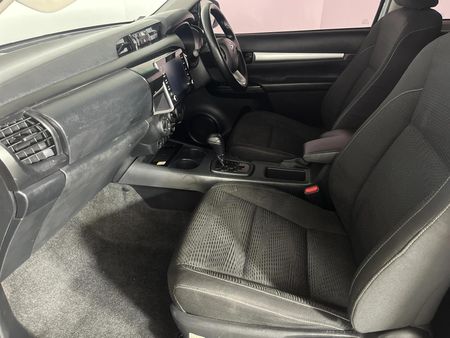 2022-Toyota-Hilux-24-GD-6-Raised-Body-Raider-Auto-Extended-Cab_6