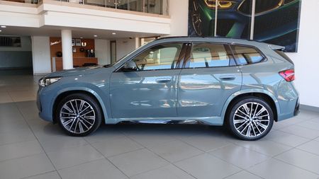 2025-BMW-X1-sDrive18i-M-Sport_11