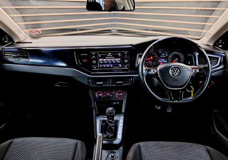 2020-Volkswagen-Polo-10-TSI-Trendline_18