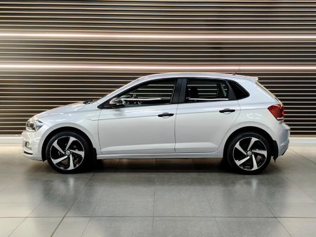 2020-Volkswagen-Polo-10-TSI-Trendline_1