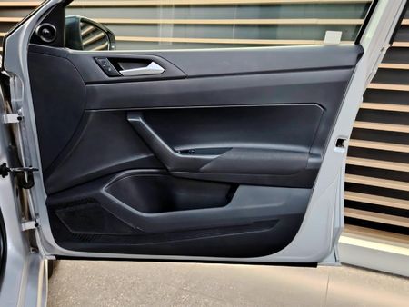 2020-Volkswagen-Polo-10-TSI-Trendline_6