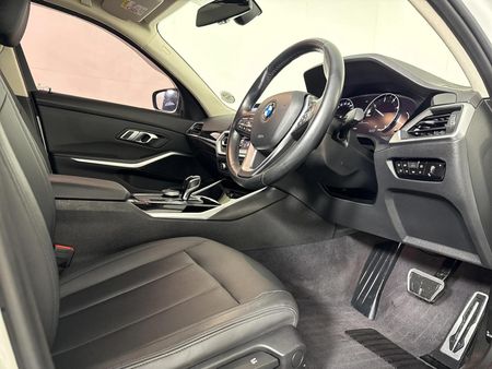 2020-BMW-3-Series-320d-Sport-Line_9