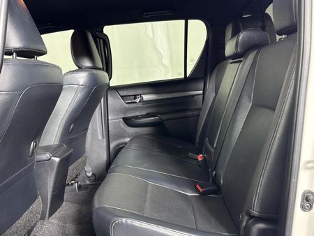 2021-Toyota-Hilux-28-GD-6-Raised-Body-Legend-RS-4x4-Double-Cab_3