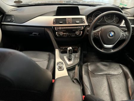 2017-BMW-3-Series-320i-Auto_9