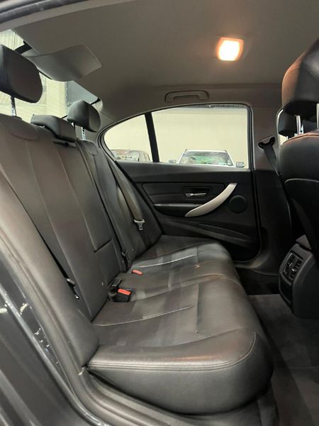 2017-BMW-3-Series-320i-Auto_11