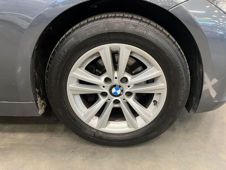 2017-BMW-3-Series-320i-Auto_8