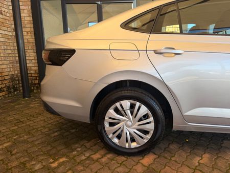 2024-Volkswagen-Polo-Classic-16-Life-Tiptronic_3