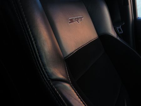 2013-Jeep-Grand-Cherokee-64-SRT_13
