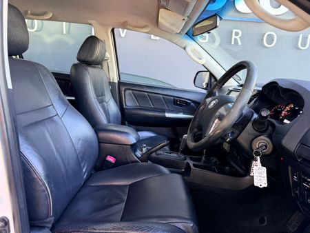 2015-Toyota-Hilux-30-D4D-Raider-Dakar-4x4-DC-AT_10