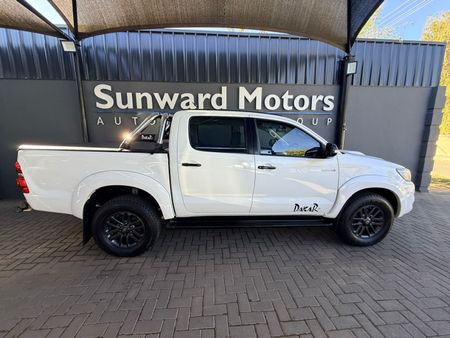 2015-Toyota-Hilux-30-D4D-Raider-Dakar-4x4-DC-AT_2