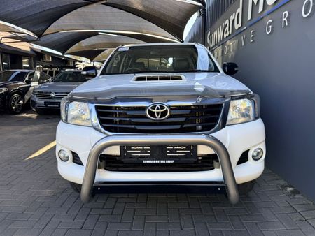 2015-Toyota-Hilux-30-D4D-Raider-Dakar-4x4-DC-AT_3