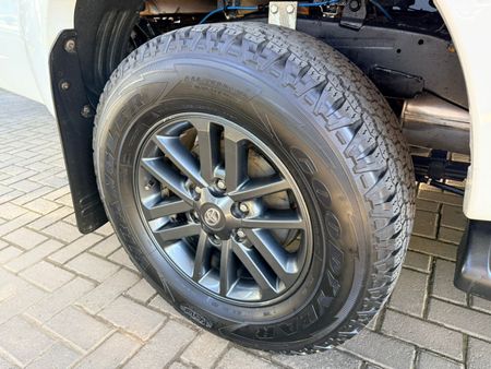 2015-Toyota-Hilux-30-D4D-Raider-Dakar-4x4-DC-AT_4