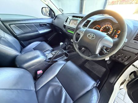 2015-Toyota-Hilux-30-D4D-Raider-Dakar-4x4-DC-AT_7