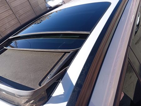 2012-BMW-X1-sDrive20d-Design-Auto_10