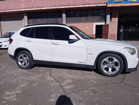 2012-BMW-X1-sDrive20d-Design-Auto_3
