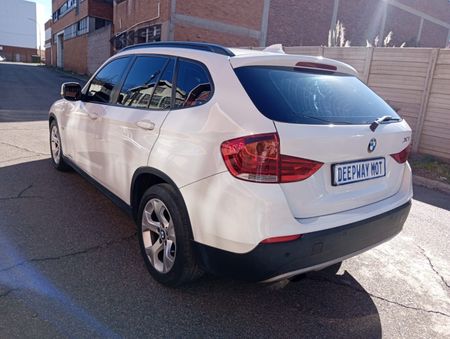 2012-BMW-X1-sDrive20d-Design-Auto_5