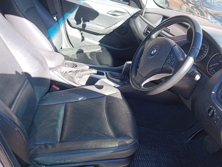2012-BMW-X1-sDrive20d-Design-Auto_8