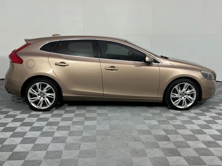2014-Volvo-V40-D3-Excel-Auto_15