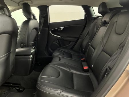 2014-Volvo-V40-D3-Excel-Auto_3