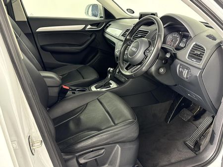 2016-Audi-Q3-20-TFSI-quattro-Auto-132kW_9