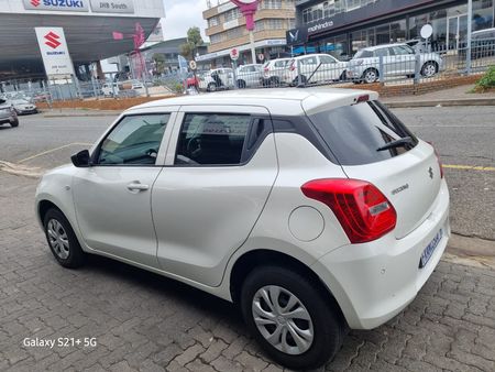 2024-Suzuki-Swift-12-GL_5