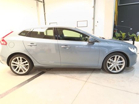 2017-Volvo-V40-D4-Inscription-Auto_9