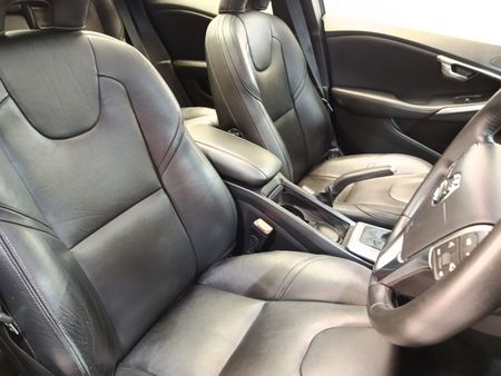 2017-Volvo-V40-D4-Inscription-Auto_17