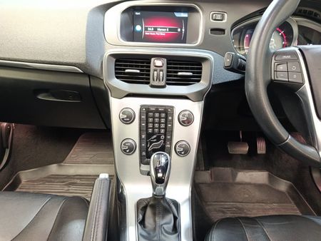 2017-Volvo-V40-D4-Inscription-Auto_21