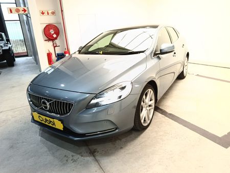 2017-Volvo-V40-D4-Inscription-Auto_2